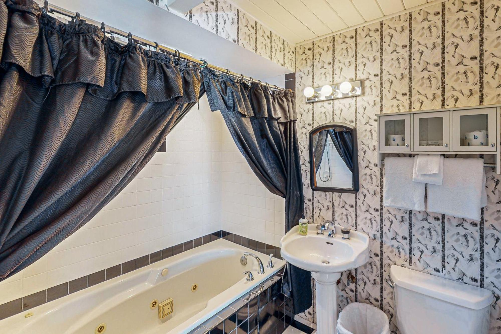 Sebastian'S Crib Condo Линкольн-Сити Экстерьер фото